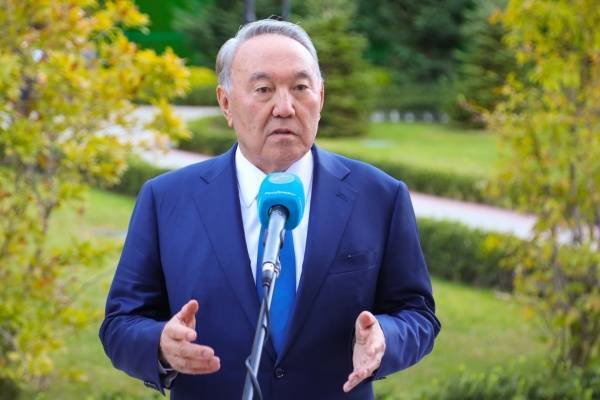 Казахстан: Назарбаев стал «почетным сенатором»
