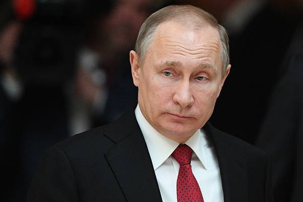 Владимир Путин разрешил гражданам с ВИЧ усыновлять детей
