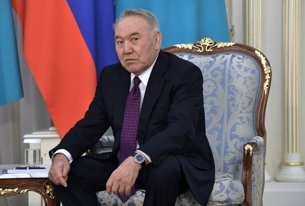 Нурсултан Назарбаев стал почётным сенатором Казахстана