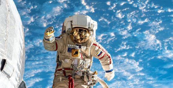 Космонавты обнаружили в отрытом космосе полотенце