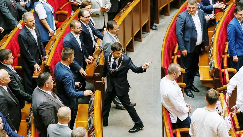 Президент за импичмент: почему Зеленский внёс в Раду закон об отстранении главы государства