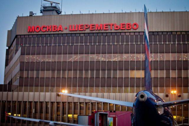 Пассажирский самолет экстренно приземлился в Шереметьево
