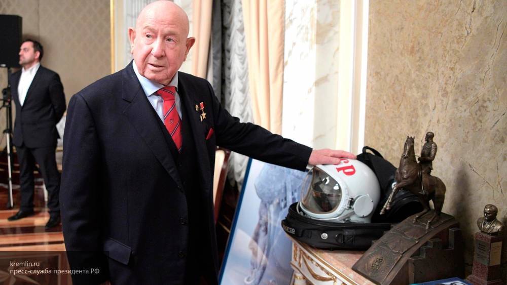 Путин наградил космонавта Леонова орденом «За заслуги перед Отечеством»