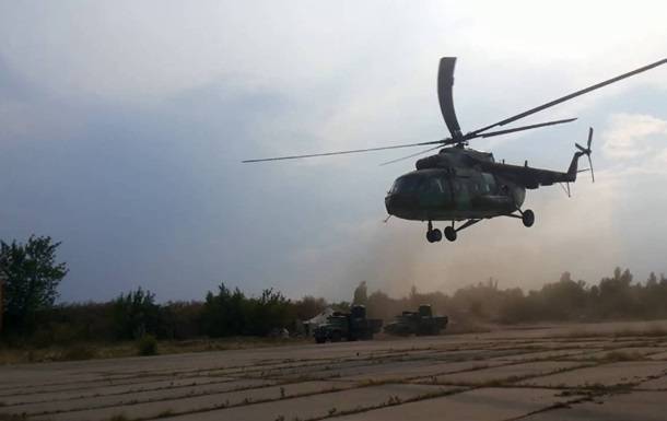 Украинские спасатели не могут найти тела двух пилотов с разбившегося Ми-8