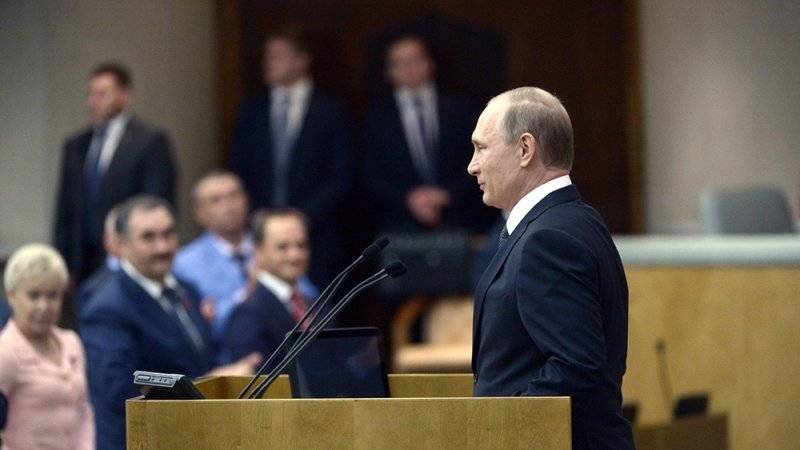 Закон о приостановке договора о РСМД внес в Госдуму президент Путин