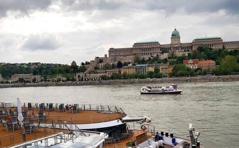 Момент столкновения двух судов на Дунае опубликовали в Сети
