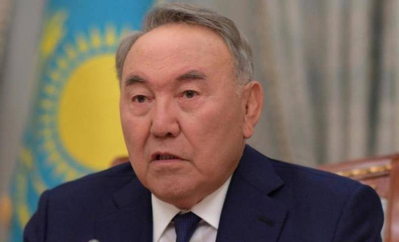 Первому президенту Казахастана Назарбаеву присвоили статус «Почетный сенатор»
