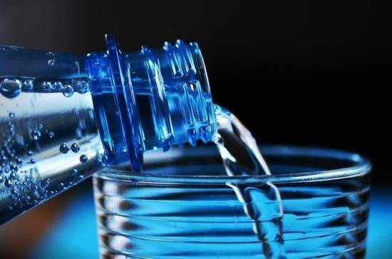 Медики рассказали, сколько воды нужно пить для профилактики деменции