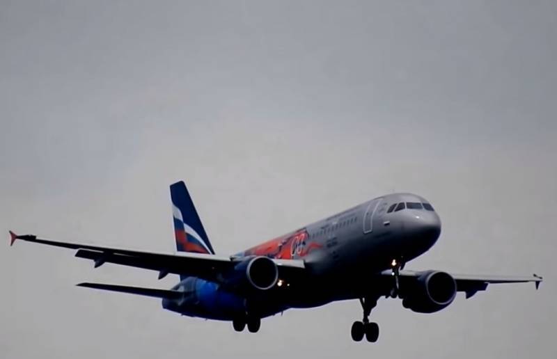 В Шереметьево пассажирский самолет совершил экстренную посадку