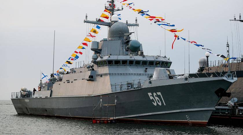 Душа нараспашку: в Крыму моряки пустили всех на свои корабли