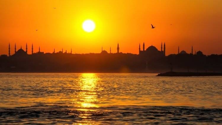 Россияне оплатят рублями покупки на туристических сайтах Турции