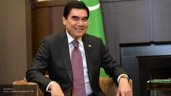 Глава Туркмении подарил Медведеву щенка пятнистого алабая