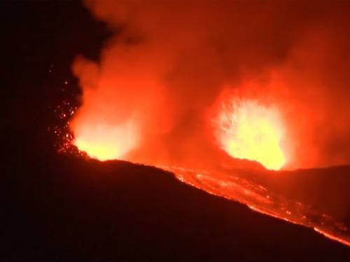 Началось извержение крупнейшего активного вулкана Европы