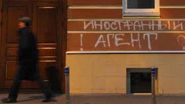 Кириенко: Президентские гранты получили четыре НКО-иноагента