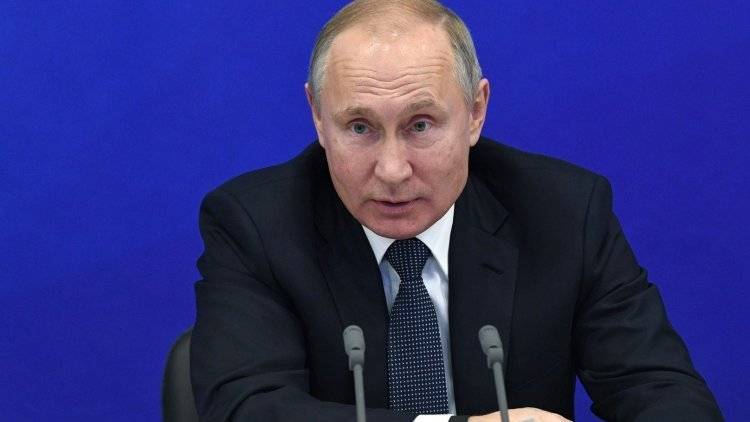 Путин поручил простимулировать организации регистрироваться по месту работы