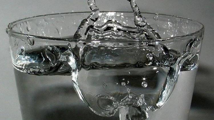 Кузбасский чиновник выпил стакан воды с червями
