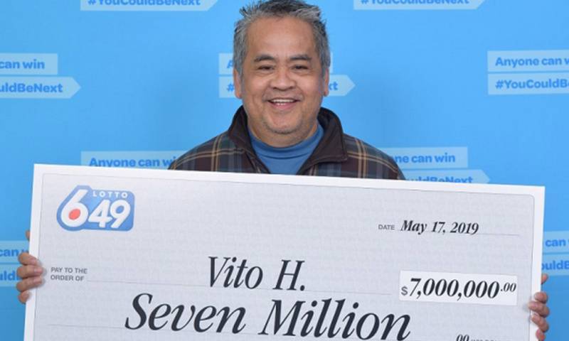 Школьный уборщик выиграл в лотерею 337 млн и даже не думает увольняться
