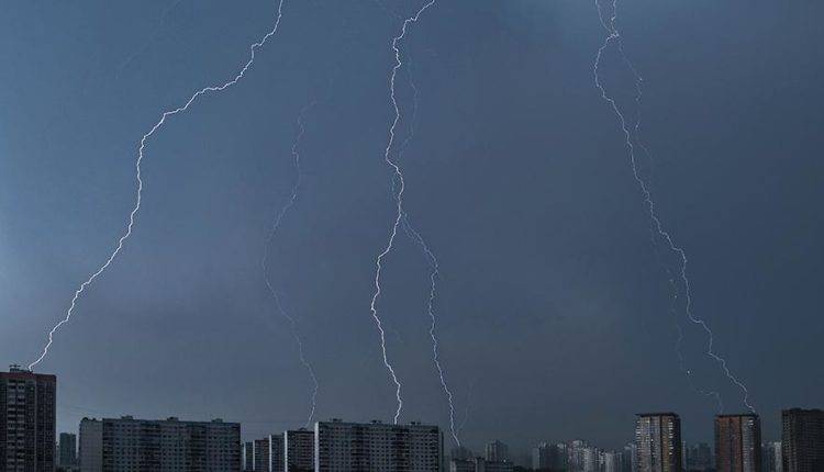 МЧС предупредило о ливне с градом и штормовом ветре в Подмосковье