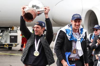 Сломанный финскими хоккеистами Кубок оказался ненастоящим