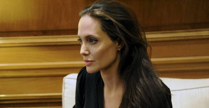 Анджелина Джоли частично парализована