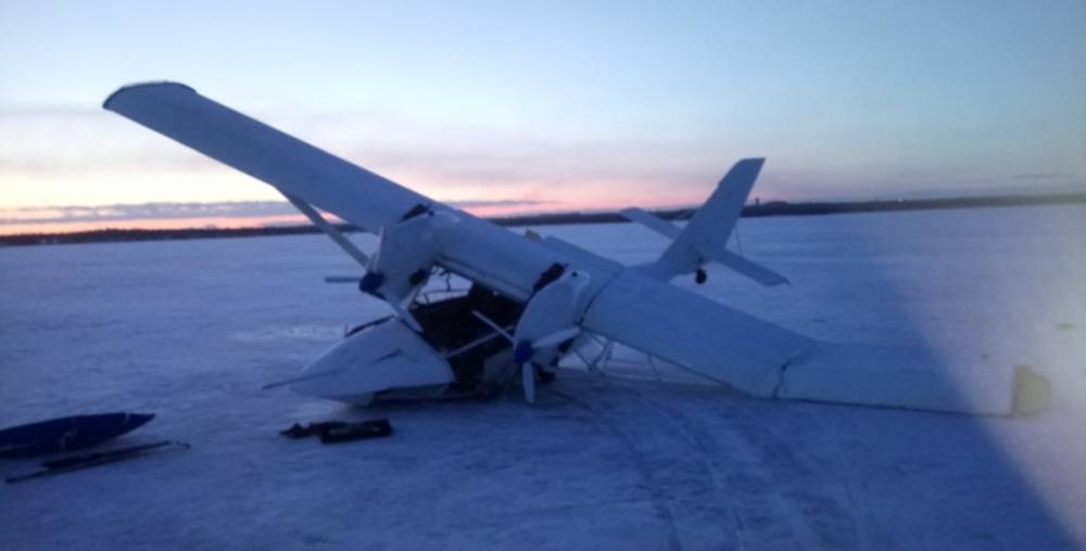 Самолёт провалился в полынью в Мурманской области
