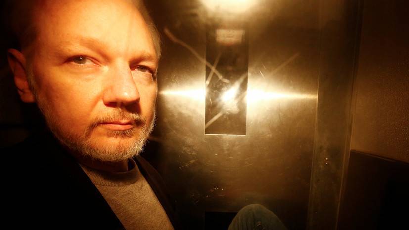 Главный редактор WikiLeaks посетил находящегося в тюрьме Ассанжа