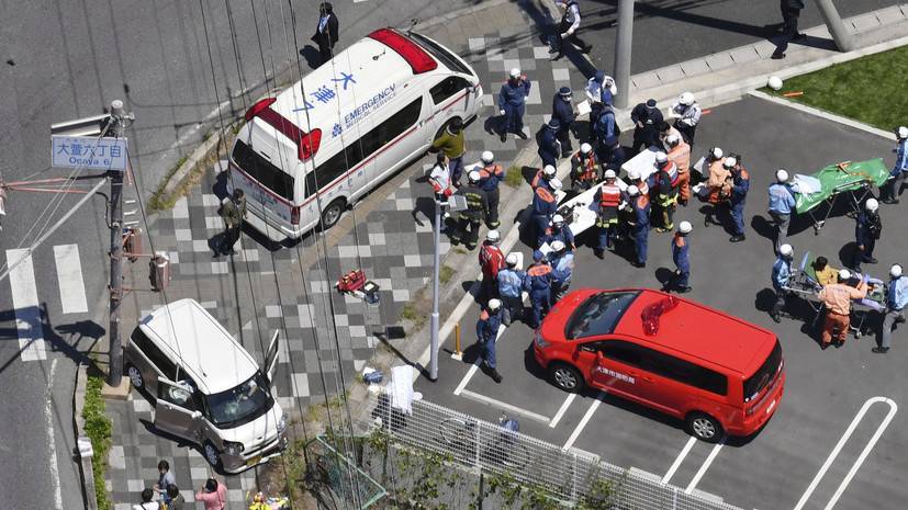 В Японии автомобиль наехал на толпу детей
