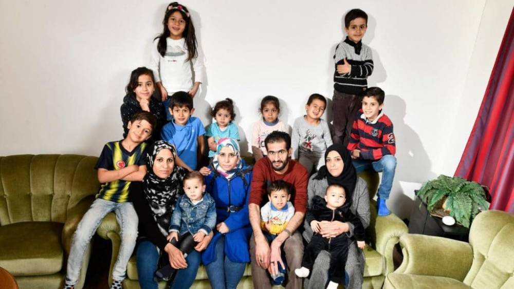 Истории беженцев: как живет сириец с тремя женами и 13 детьми в Германии - germania.one - Германия - Гражданство