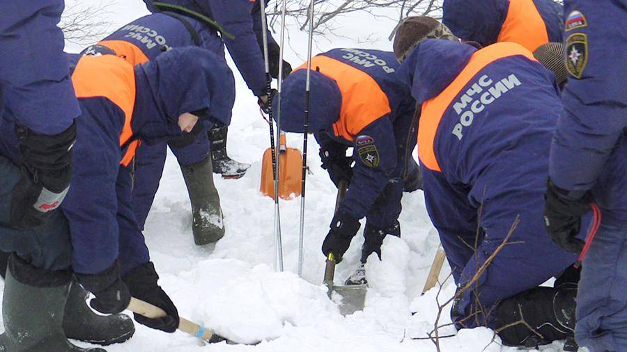 Спасатели обнаружили тела трех погибших под лавиной на Алтае