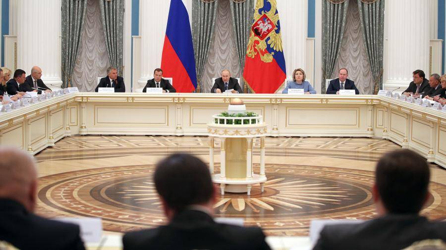 Путин поручил жестко упорядочить практику переноса сроков по нацпроектам