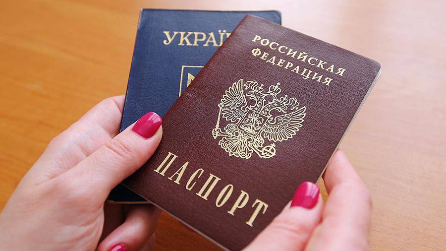 В Сети высмеяли отказ Киева признавать российские паспорта жителей ДНР и ЛНР