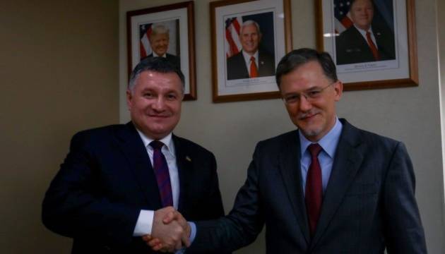 Аваков на встрече с посланцем Госдепа похвалил сам себя за проведение честных выборов | Политнавигатор
