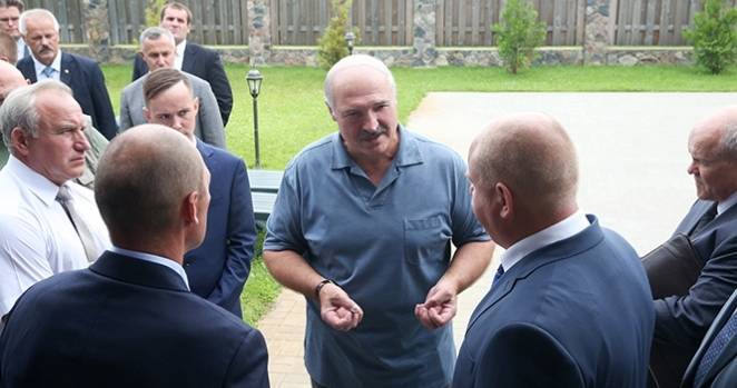 6 чиновников, которые после общения с Лукашенко решили взять на лапу