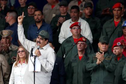Мадуро наказал сбежавших военных