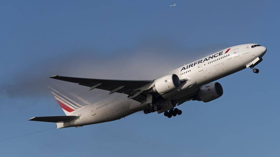 Самолет Air France запросил экстренную посадку и исчез с радаров