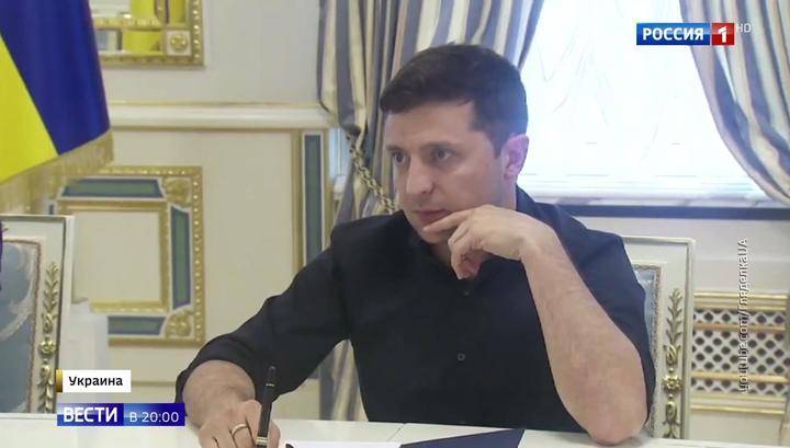 Зеленский выгнал сторонников Порошенко и опубликовал разговор с оппонентами