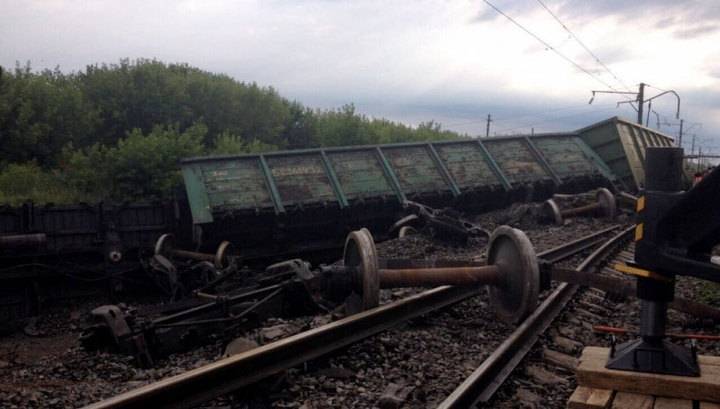 ЧП в Свердловской области: вагоны с рудой сошли с рельс