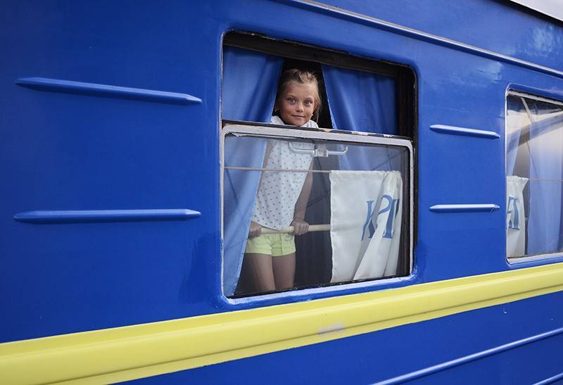 Аксенов рассказал о будущем приезжающих в Крым на поезде украинцах