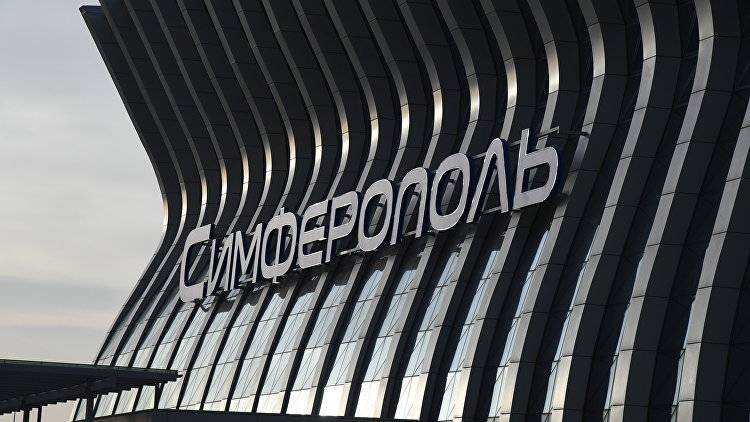 Аксенов предложил отпраздновать присвоение имени аэропорту Симферополя