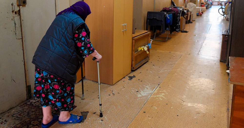 Московская пенсионерка испугалась девальвации и выбросила с балкона 200 тысяч рублей