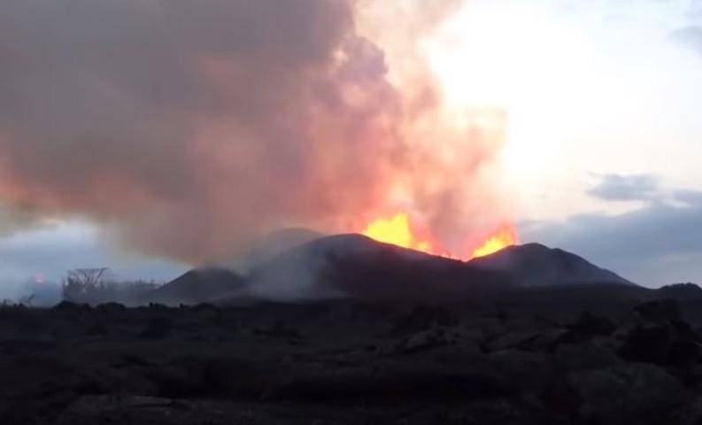 Извержение вулкана Этна в Италии попало на видео