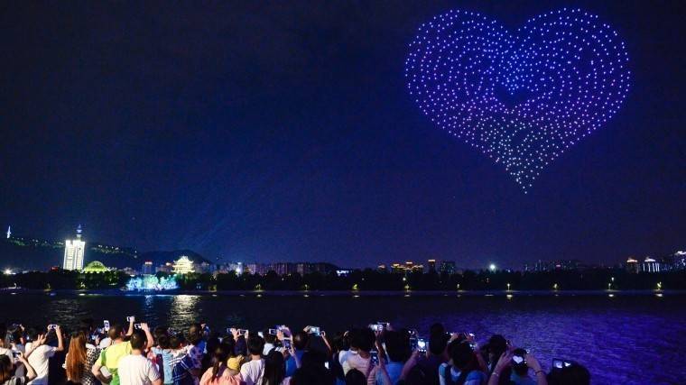 Видео: в&nbsp;Китае прошел невероятной красоты фестиваль дронов