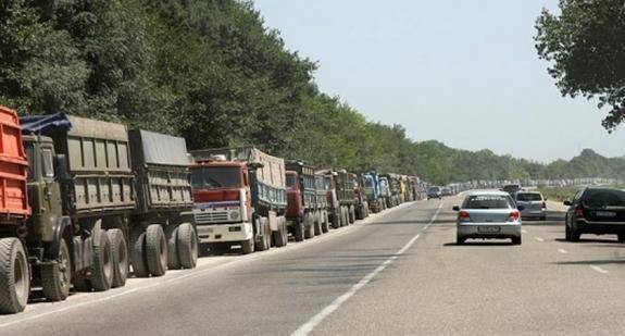 С 1 июня вступают в силу летние ограничения проезда большегрузов по дорогам Крыма в жаркое время суток