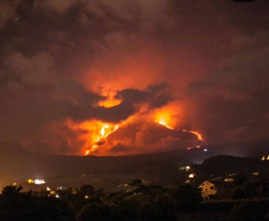На Сицилии извергается крупнейший вулкан Европы Этна