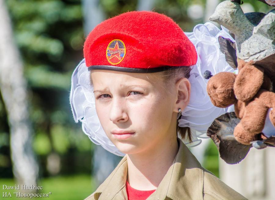 Юнармейцы военно-патриотических клубов ДНР почтили память погибших детей Донбасса
