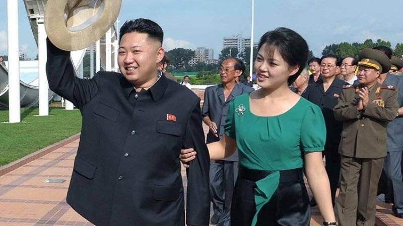 Ким Чен Ын в окружении плачущих девочек побывал в школьном заведении