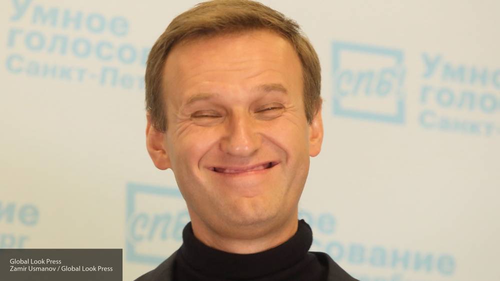 Навальный манипулирует людьми для заработка миллионов на их личных данных