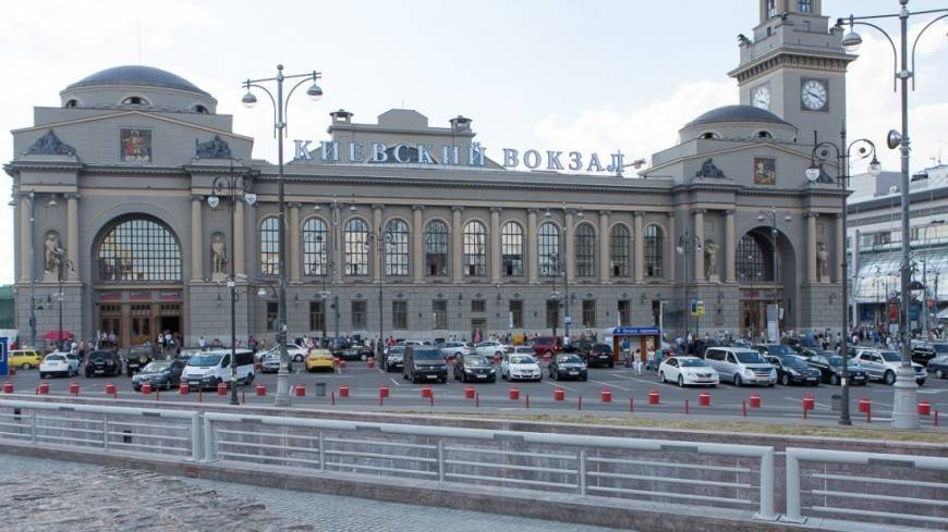 Бездомную шведскую писательницу нашли у Киевского вокзала в Москве