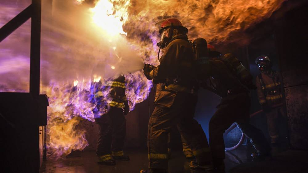 "Окна разбиты и грохот": Жители Нижнего Новгорода о пожаре на заводе в Дзержинске