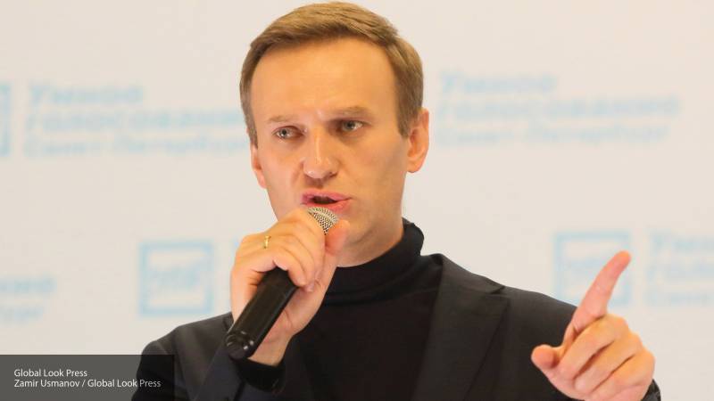 Навальный вновь наживается на гражданах, продавая их личные данные на черном рынке